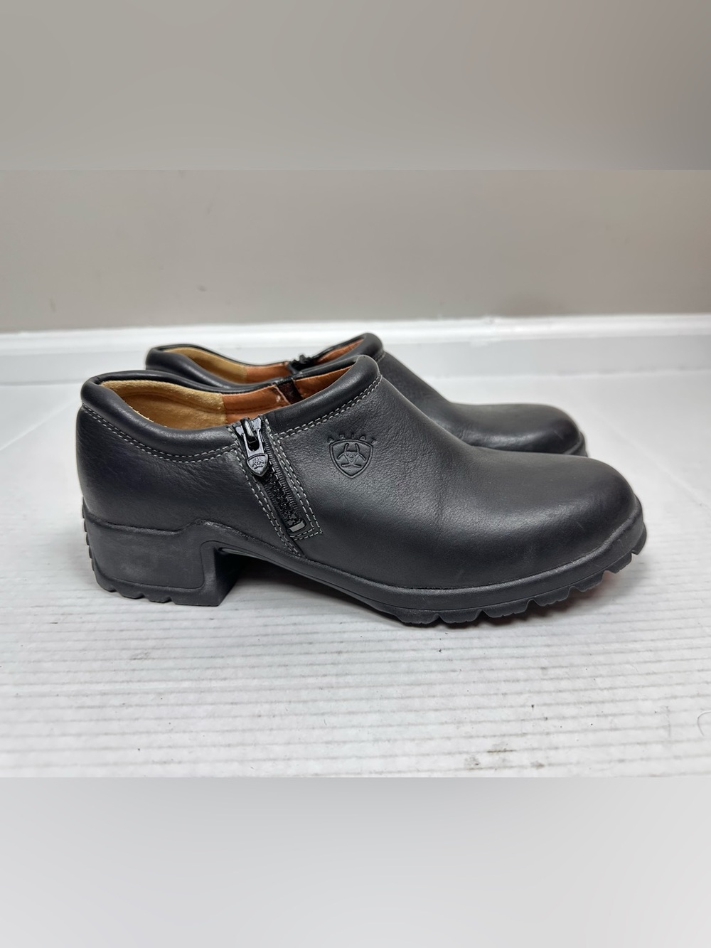 Ariat Malibu Comfort Clogs Women’s 8B Leather Side Zip Lug Sole Low Heel Shoes